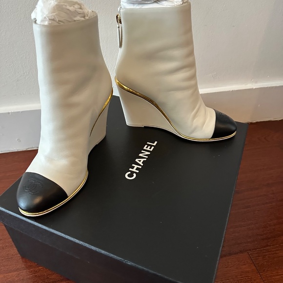 2025 Chanel Ankle Boots Size 36 - Picture 2 of 5